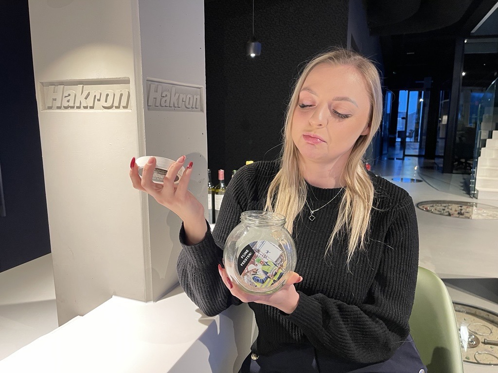 Employer avec un pot de bonbons vide...