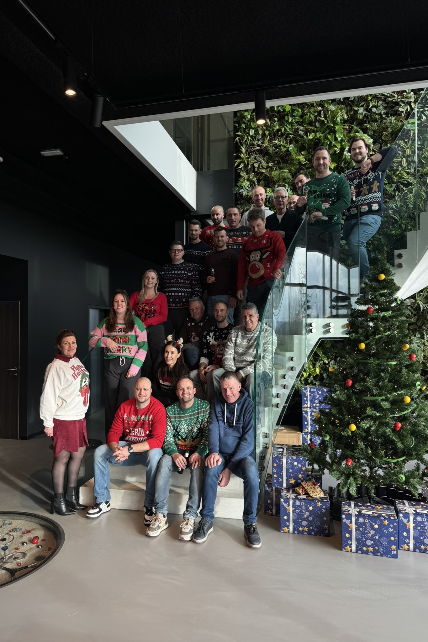 L'équipe Hakron en pull de Noël